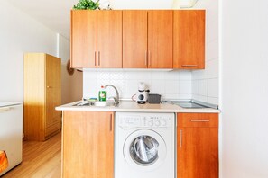 Fridge, microwave, coffee/tea maker, electric kettle