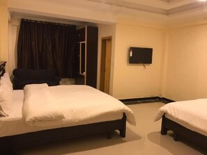 Deluxe Double Room | Soundproofing, iron/ironing board, free WiFi, bed sheets - Magnum Hotel and Restaurant (Balakot)
