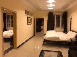 Deluxe Double Room | Soundproofing, iron/ironing board, free WiFi, bed sheets