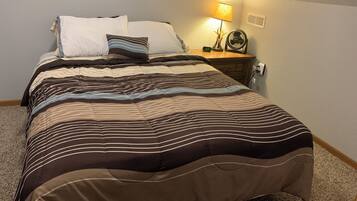 3 bedrooms, desk, free WiFi, bed sheets