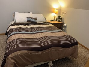 3 多间卧室、办公桌、免费 WiFi、床单