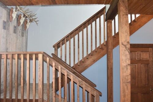 Rut & Strut Ranch - 35 minutes from Mark Twain Lake! Quiet Cabin in the woods