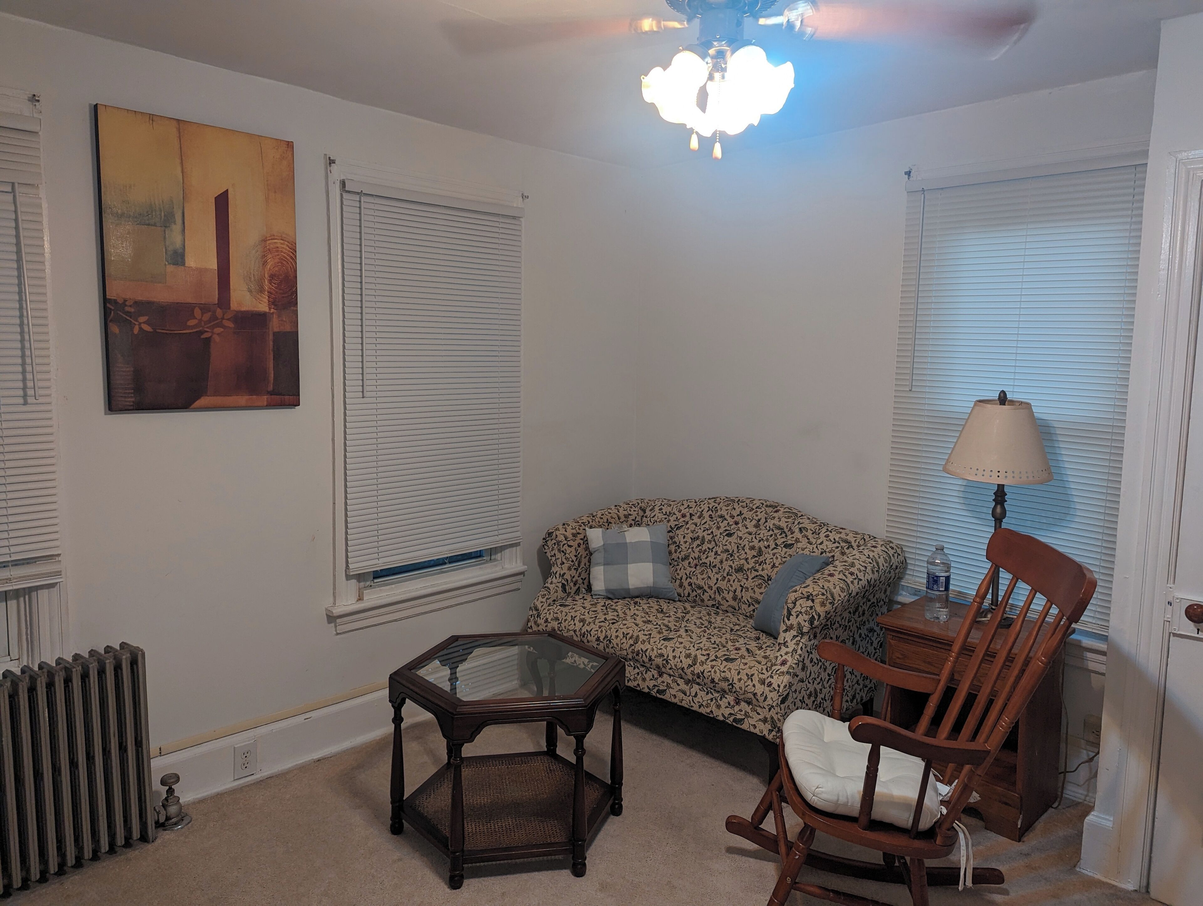 Comfortable one-bedroom unit with private parking