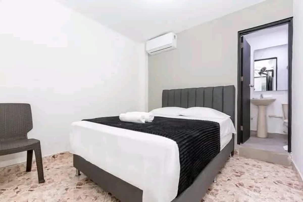 1 habitación, colchones con pillow-top y escritorio