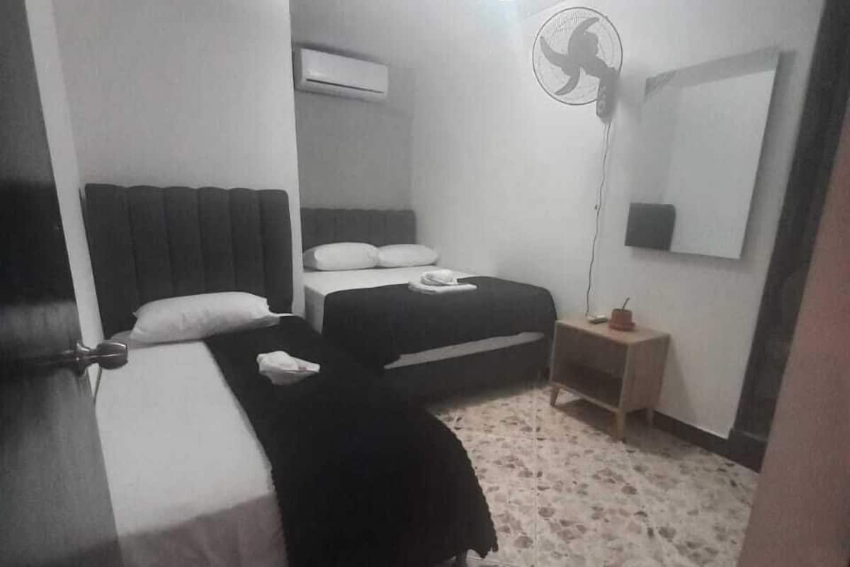 1 habitación, colchones con pillow-top y escritorio
