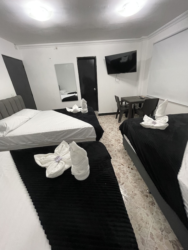 Deluxe Triple Room - Hotel De León Estadio (Medellín)
