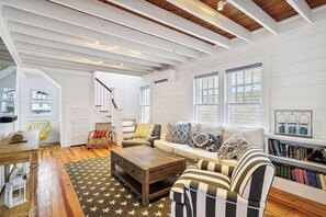 Smart TV - Charming Newly Renovated Bethany Beach Cottage 1/2 Block to Beach & Town Center (Bethany Beach)