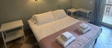 Iron/ironing board, free WiFi, bed sheets