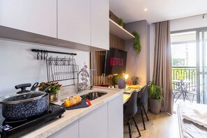 Studio Moderno | Vila Mariana | AC | Next to Subway | Private kitchen