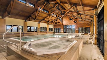 Piscina coperta, piscina stagionale all'aperto
