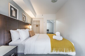 アイロン / アイロン台、WiFi (無料)、ベッドシーツ