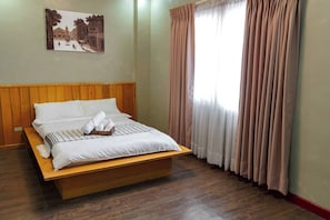 1 Schlafzimmer, Schreibtisch, WLAN, Bettwäsche