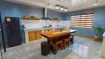 Fridge, stovetop, electric kettle, dining tables