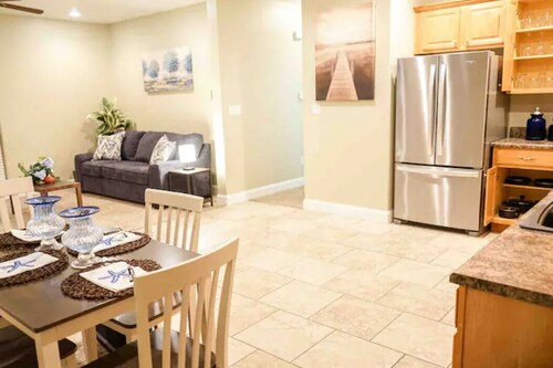 Spacious 3BR 2BA / Balcony / 4 TVs / Strong Wi-Fi