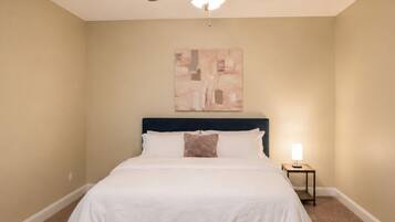 3 bedrooms, iron/ironing board, WiFi (free), bed sheets