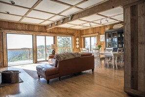 Living area - The Sunset House (Mayhill)