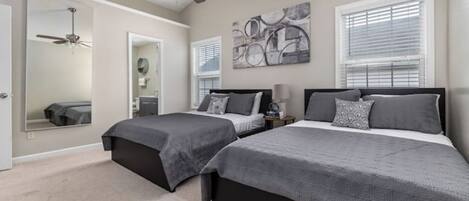 3 chambres, fer et planche à repasser, Wi-Fi gratuit, draps fournis