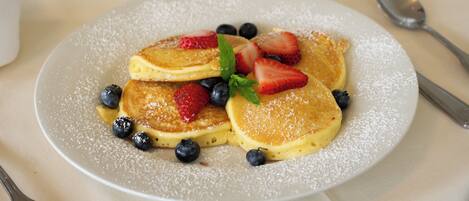 Free daily cooked-to-order breakfast