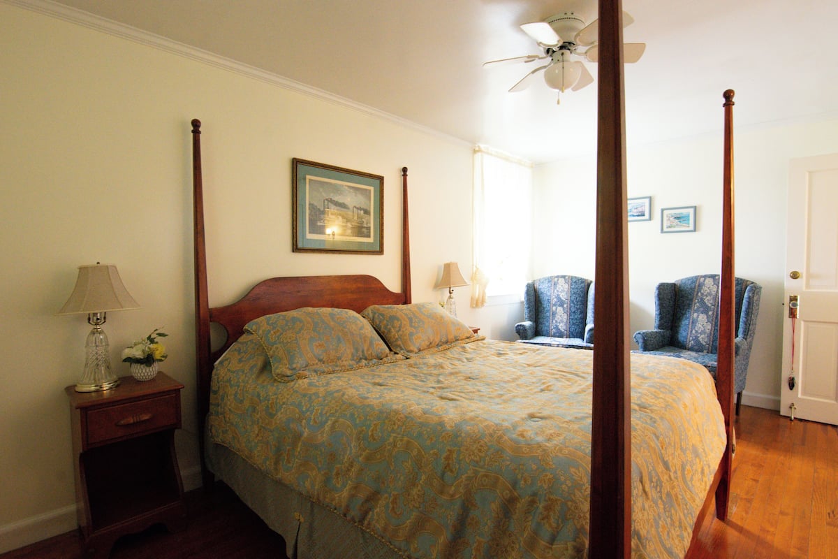 C5 Carriage House | 1 bedroom, iron/ironing board, free WiFi, bed sheets