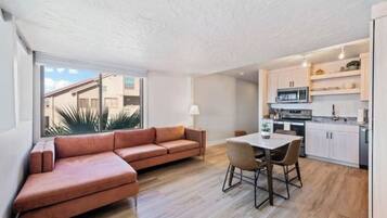 Smart TV, fireplace, table tennis