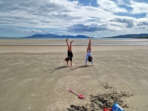 Beach - Great for large groups
Hot tubs, fire pit, water views
Sleeps 17
Pet friendly  (Dunoon)