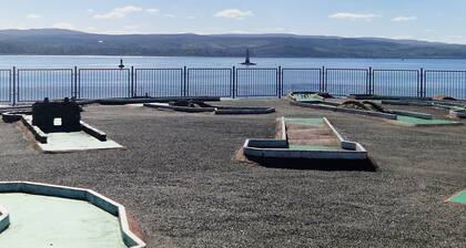 Great for large groups
Hot tubs, fire pit, water views
Sleeps 17
Pet friendly