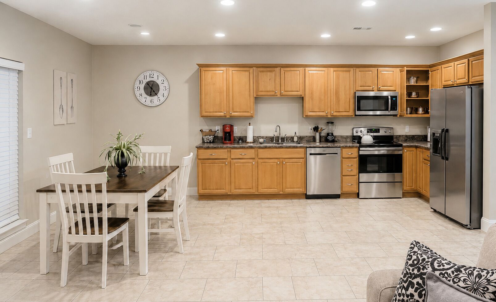Coffee/tea maker, fridge, microwave, oven