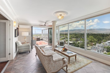 Reno Vacation Rental | 3BR | 2BA | 2,224 Sq Ft | Elevator Access