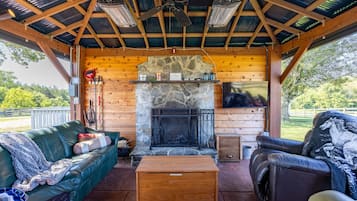 Smart TV, fireplace, books, offices