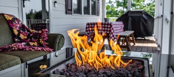 Farmhouse close to Wedding venues, Wineries, breweries, shops. Dogs welcome!