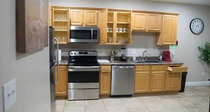 Charming 3BR Home / Free Parking / Washer & Dryer
