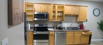 Charming 3BR Home / Free Parking / Washer & Dryer