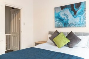 3 bedrooms, iron/ironing board, free WiFi, bed sheets