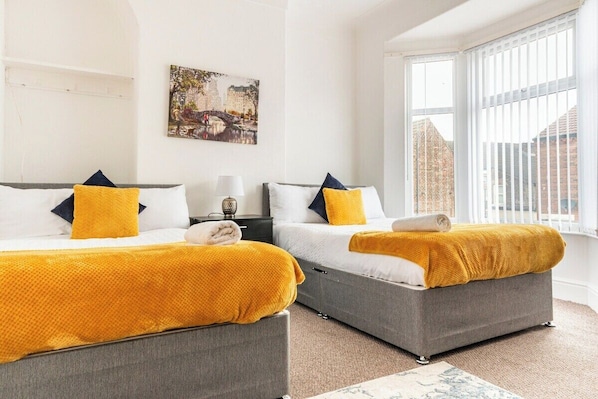 4 bedrooms, iron/ironing board, free WiFi, bed sheets