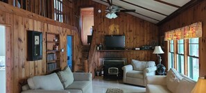TV, fireplace, DVD player, books