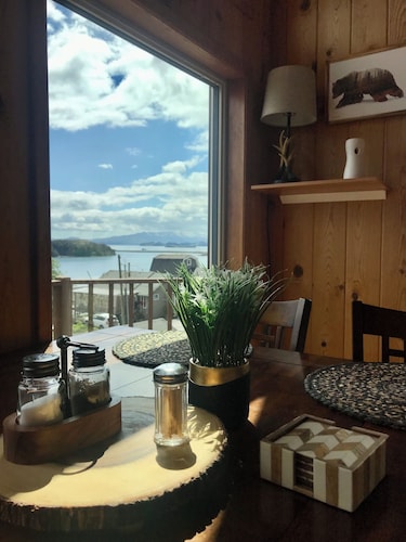 🐻 Majestic Bear- Central Location with Spectacular Views 🏔🦅🎣🐋⚓️🦦