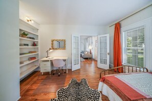 5 عدّة غرف نوم ومكتب وواي فاي مجانًا وملاءات أسرّة