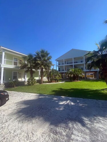 Serene 3BR Apt / 4TVs / Free Parking / Strong WiFi