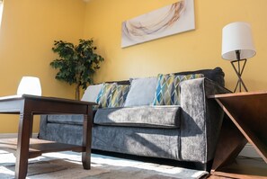 Smart TV - Ground Floor · 3BR 2BA · King Beds · W/D · Parking (Moss Point)