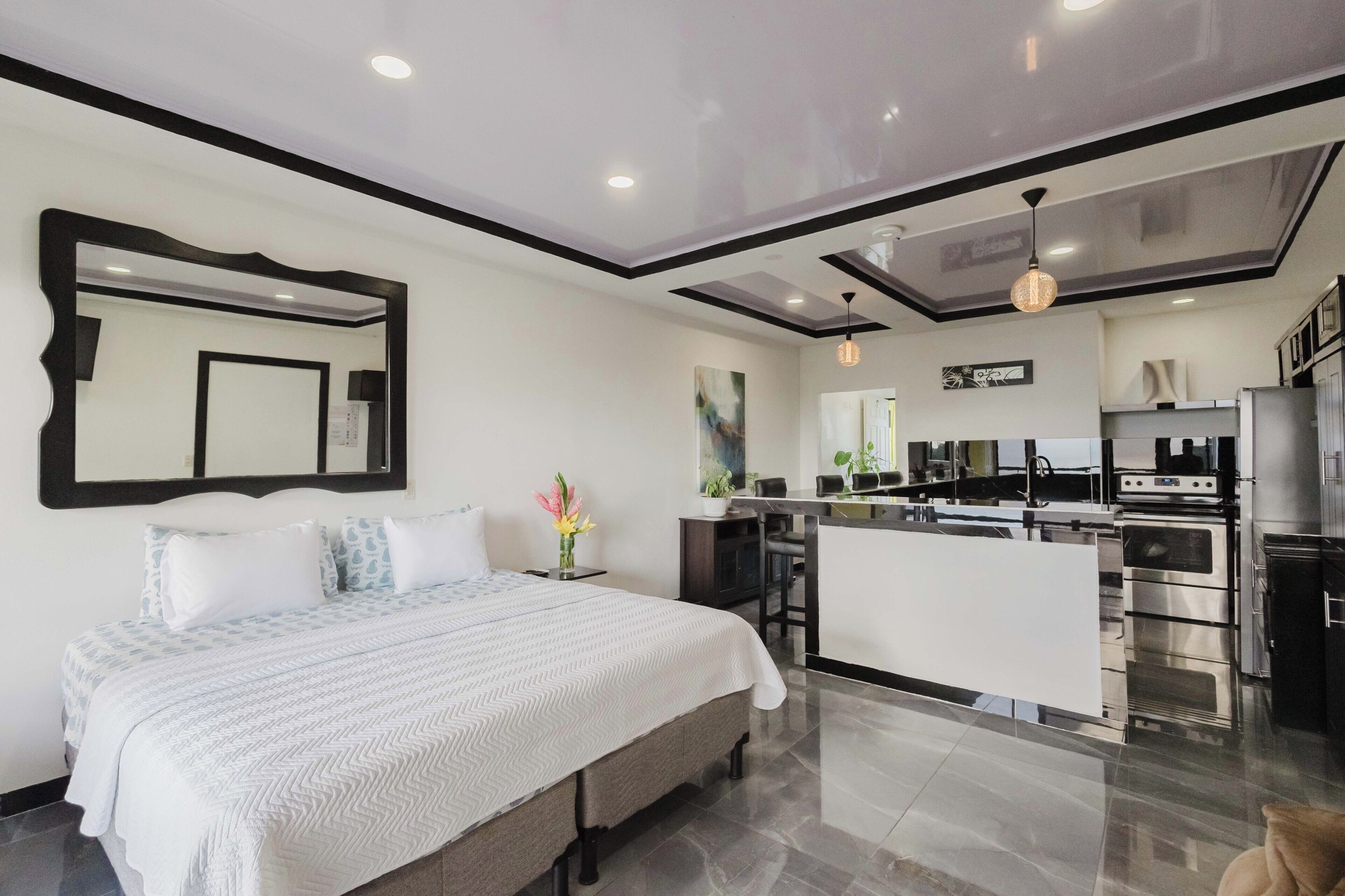 Suíte superluxo | Roupas de cama premium, edredons de pluma, camas Tempur-Pedic