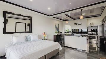 Suíte superluxo | Roupas de cama premium, edredons de pluma, camas Tempur-Pedic
