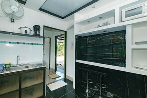 Appartement Deluxe | Cuisine privée | Grand réfrigérateur, micro-ondes, plaque de cuisson, cuiseur de riz