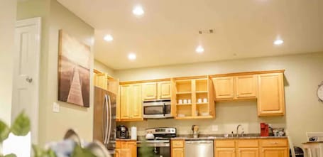 Fridge, microwave, oven, stovetop. Ground Floor · 3BR 2BA · Sleeps 8 · Kitchen · W/D
