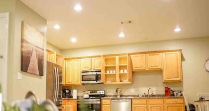 Perfect 3BR 2BA / Center of Moss Point / Balcony