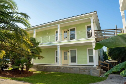 Ground Floor · 3BR Sleeps 8 · Near Ingalls/Chevron