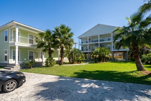 Ground Floor · 3BR Sleeps 8 · Near Ingalls/Chevron