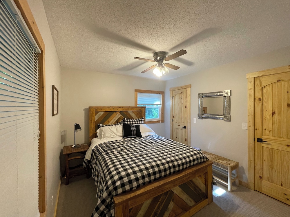 Updated & Central. ATV Trails, golfing, skiing pictured rocks within 3