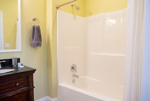 Towels, soap, toilet paper - Crew Stay 3BR · Near Chevron & Ingalls · Kitchen (Moss Point)