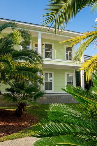 Beautiful 3BR 2BA / Full Kitchen / Balcony / W&D