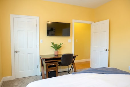 3 bedrooms, iron/ironing board, free WiFi, bed sheets. 3BR 2BA · King Beds · Full Kitchen · Gulf Coast MS